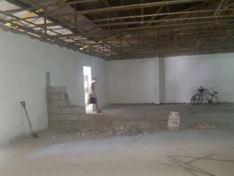 200-400 SQM COMMERCIAL SPACE IN GILMORE AURORA BLVD.