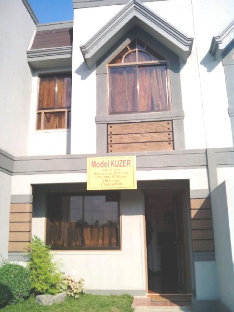 3 BEDROOM TOWNHOUSE UNIT IN BAGUMBONG NORTH CALOOCAN Near Caloocan Sports Complex
