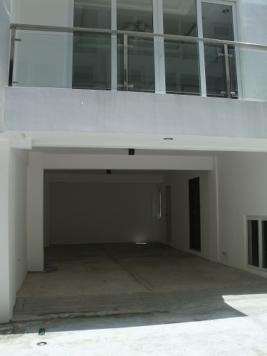 TOWNHOUSE For Sale Katipunan UP Ateneo Ayala Technohub Quezon City