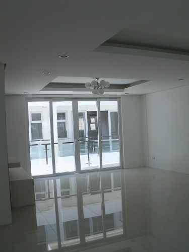 TOWNHOUSE For Sale Katipunan UP Ateneo Ayala Technohub Quezon City