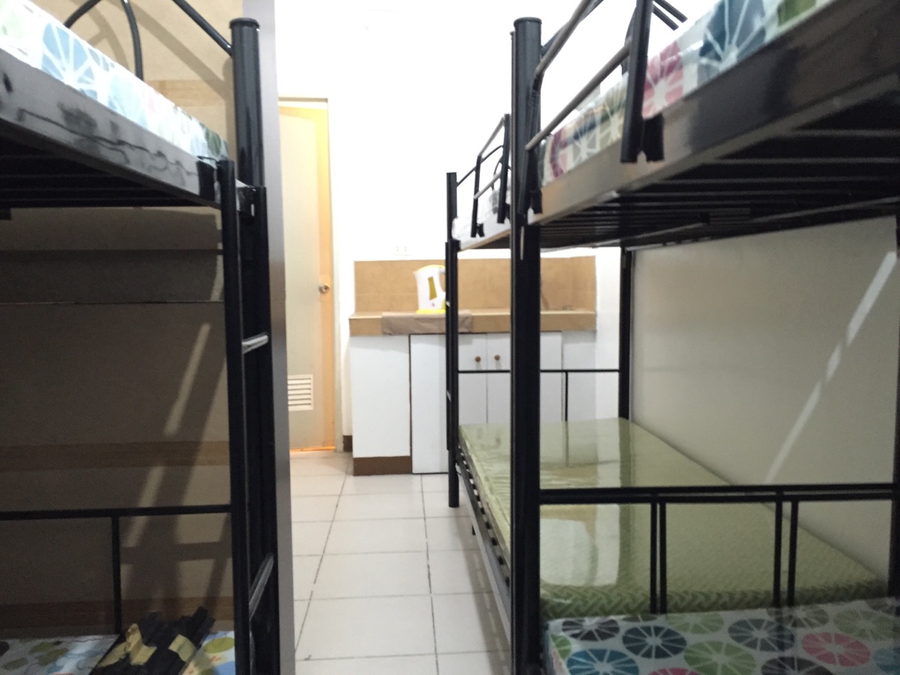 Condo Sharing Room Female Bedspace nr Makati Ave 4,300 For Rent