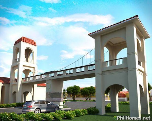 4BR House in California Sky @Along Dau Exit NLEX Mabalacat Pampanga