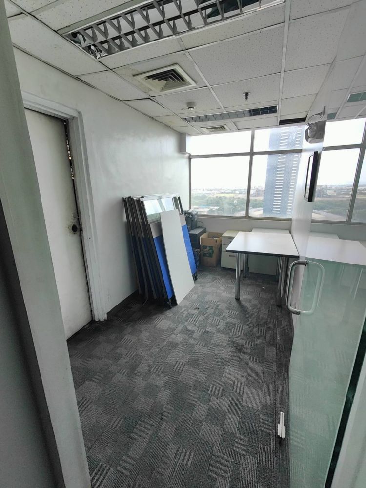 160 sqm Office Space For Lease - IBM Plaza 