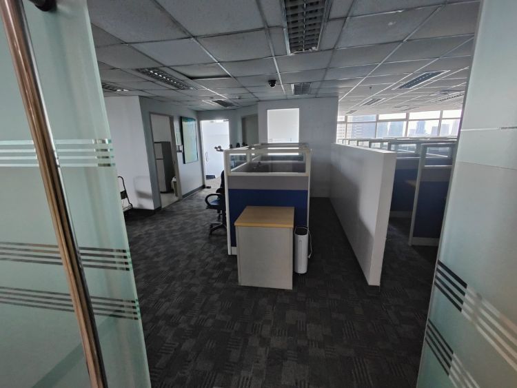 160 sqm Office Space For Lease - IBM Plaza 
