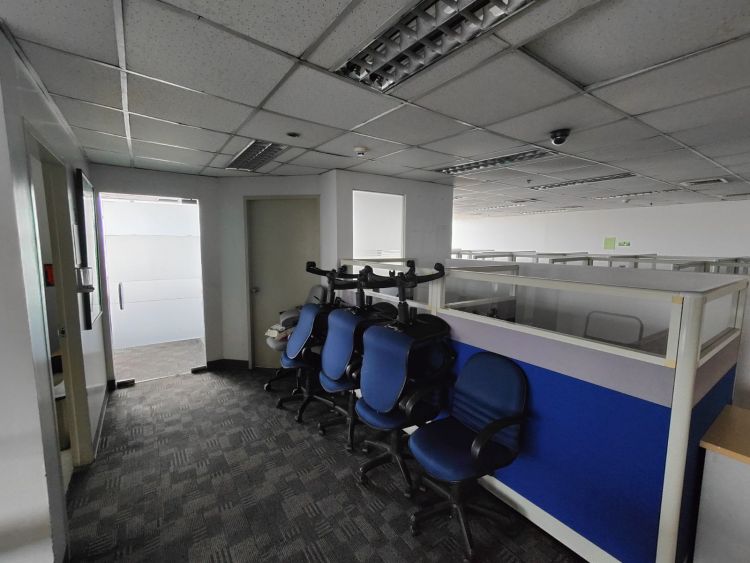 160 sqm Office Space For Lease - IBM Plaza 