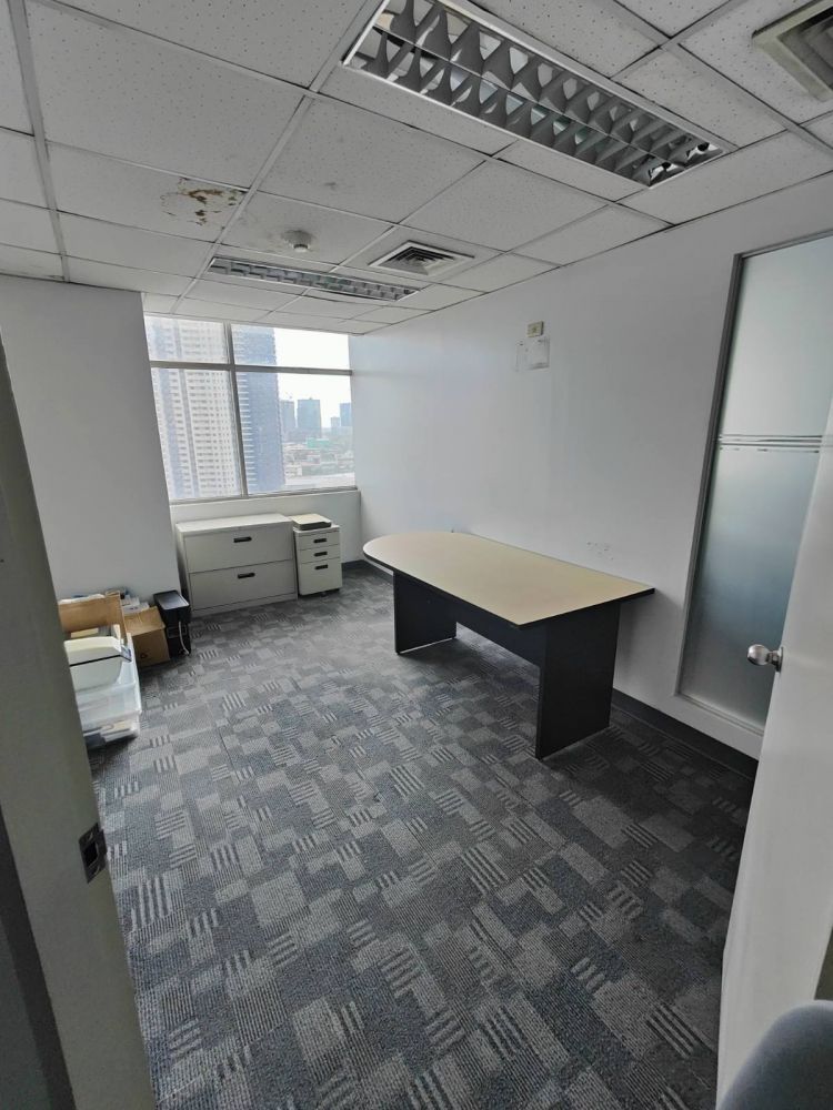 160 sqm Office Space For Lease - IBM Plaza 