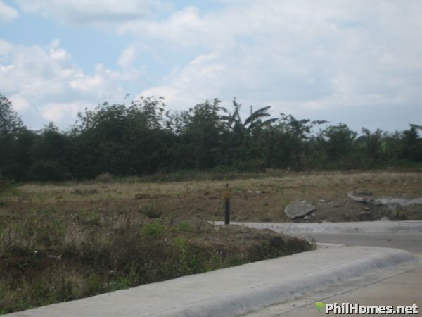 975,000 DESIGN AND BUILD@ TAGAYTAY LOT mendez