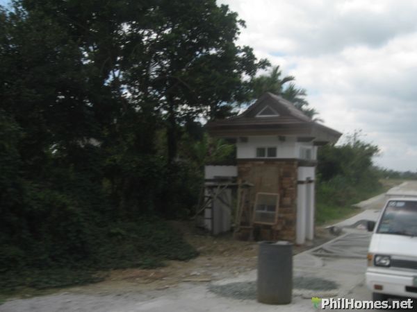 975,000 DESIGN AND BUILD@ TAGAYTAY LOT mendez