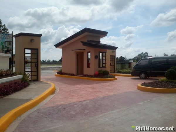Affordable Town House Loft Ravenna Residences Mabalacat