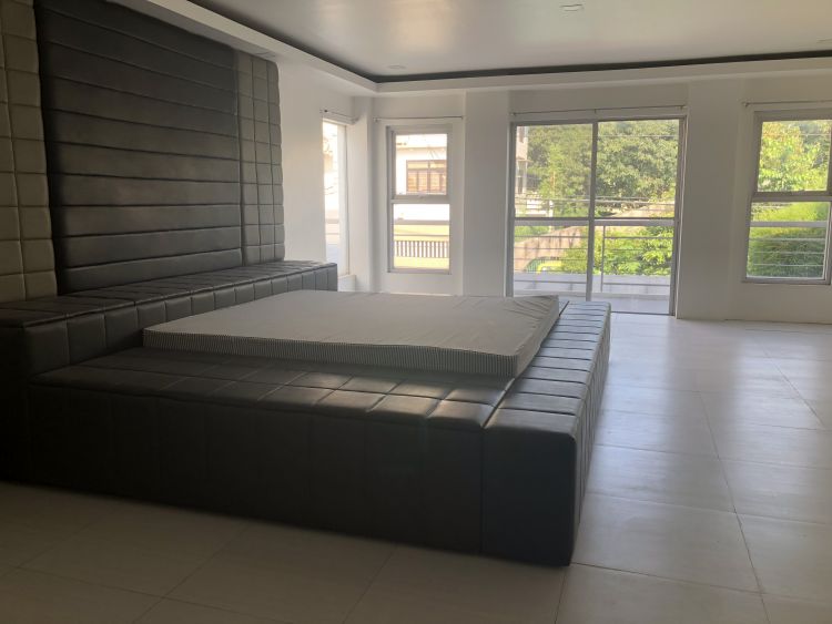 AFPOVAI house for LEASE: 5BR near BGC