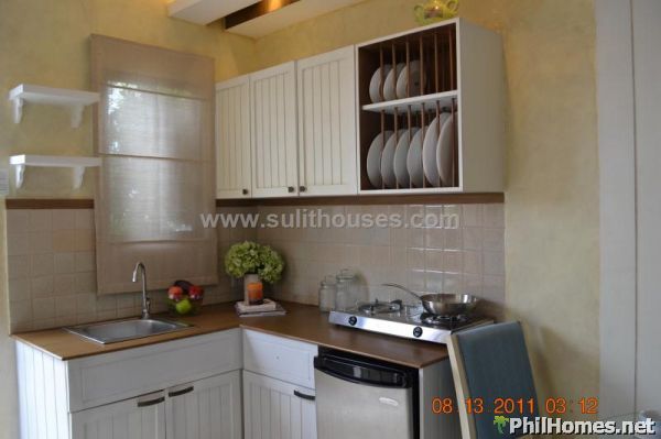 alice house model only 20mins away from manila & moa