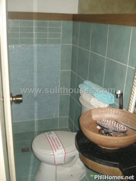 alice house model only 20mins away from manila & moa