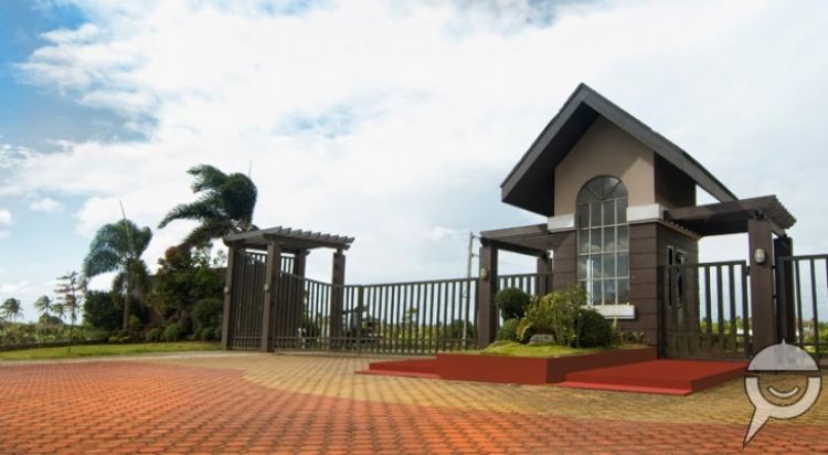 ALTA MONTEBELLO House and Lots = 2.5 M