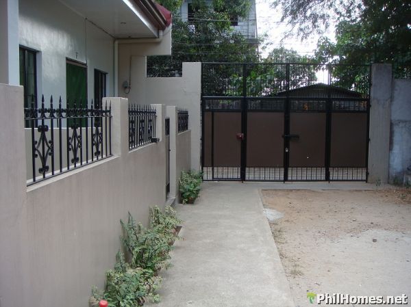 APARTMENT EARNING P42,500 NEAR SM FAIRVIEW -RUSH SALE!