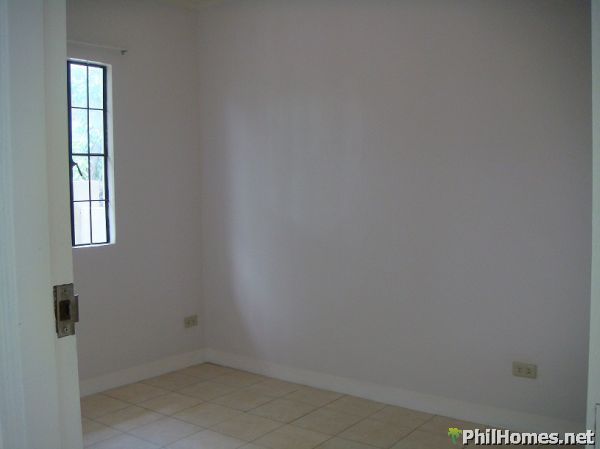 APARTMENT EARNING P42,500 NEAR SM FAIRVIEW -RUSH SALE!