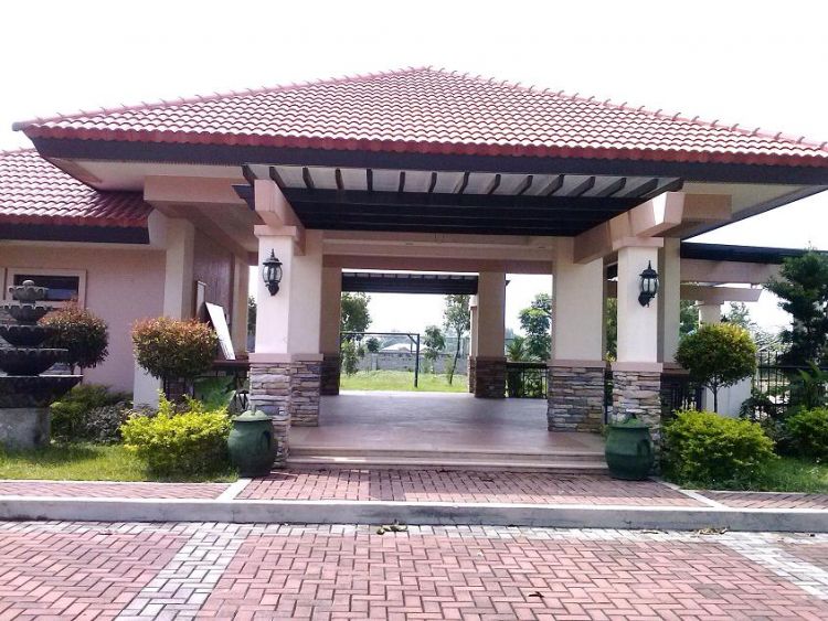 ATHENA CLASSIQUE EXECUTIVE VILLAGE Aguinaldo Hiway, Imus, Cavite Fronting DISTRICT MALL OF AYALA