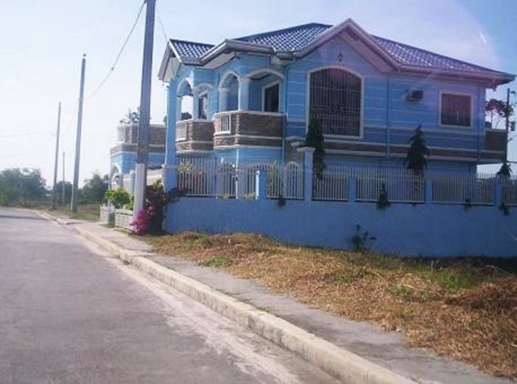 ATHENA CLASSIQUE EXECUTIVE VILLAGE Aguinaldo Hiway, Imus, Cavite Fronting DISTRICT MALL OF AYALA