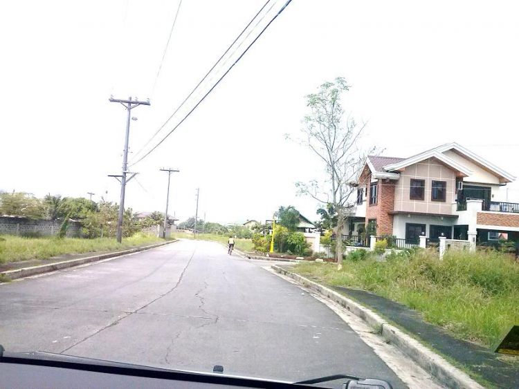 ATHENA CLASSIQUE EXECUTIVE VILLAGE Aguinaldo Hiway, Imus, Cavite Fronting DISTRICT MALL OF AYALA