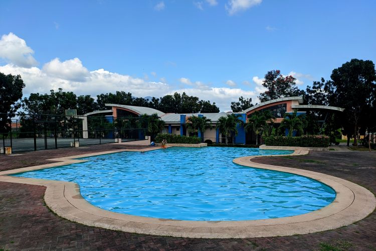 CAMBRIDGE PLACE Tanauan Batangas Lots = 11,140/sqm