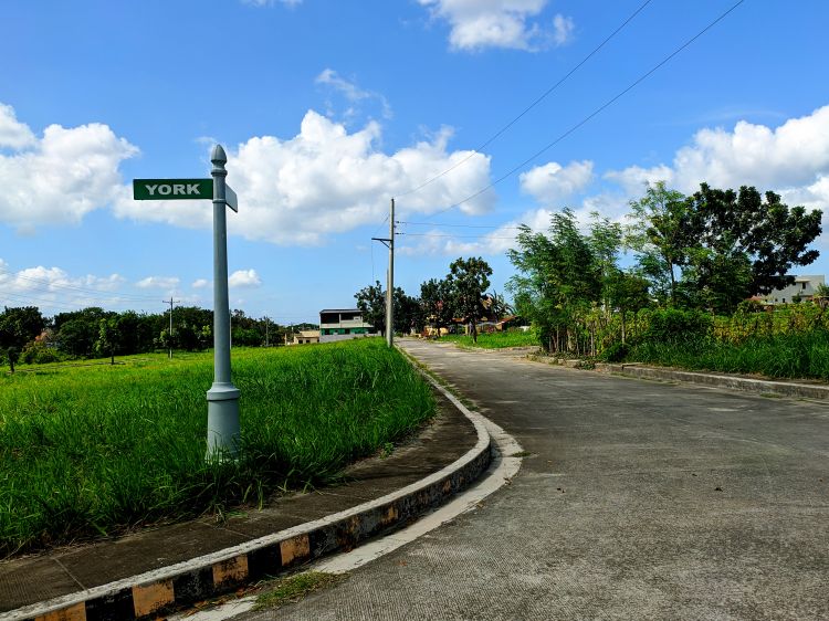 CAMBRIDGE PLACE Tanauan Batangas Lots = 11,140/sqm
