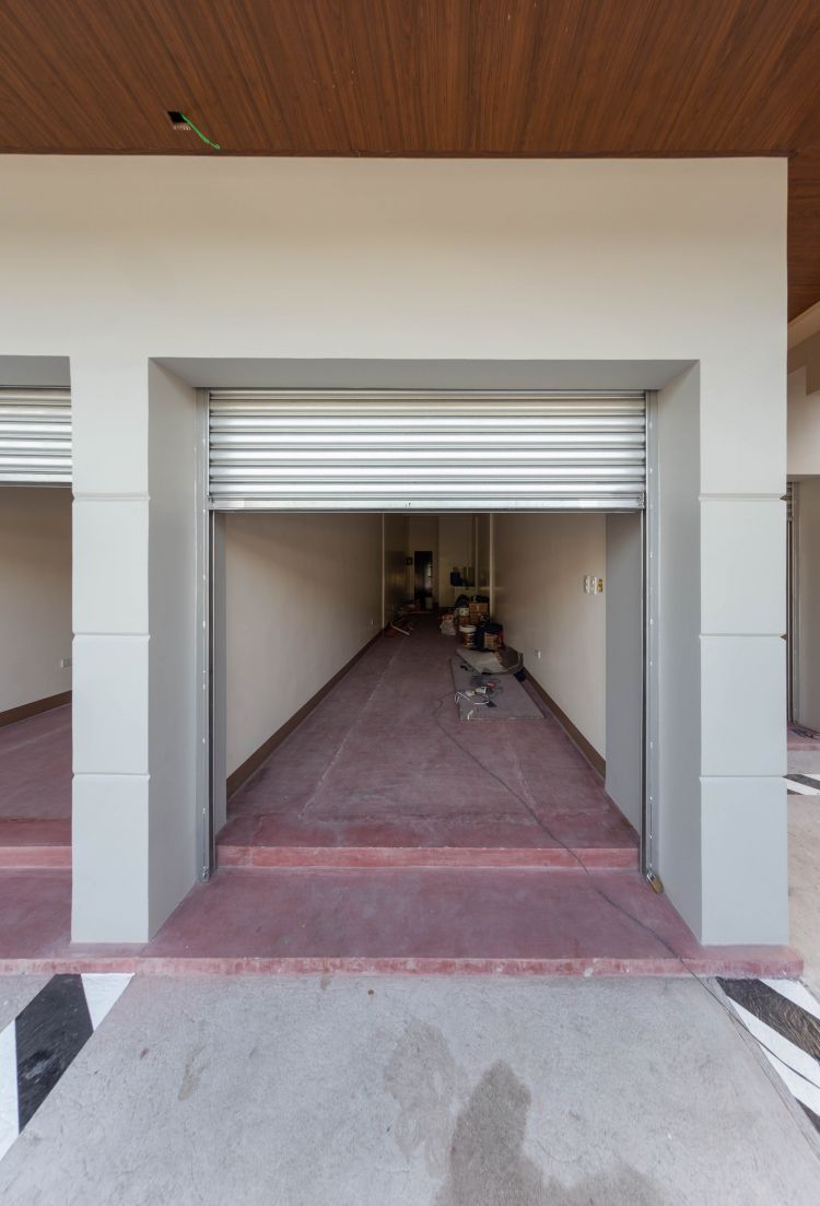 Commercial Space For Lease in Wet Market