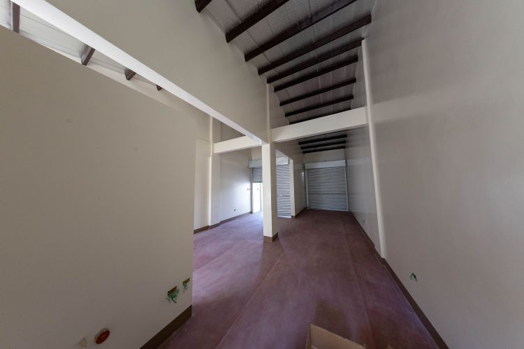 Commercial Space For Lease in Wet Market