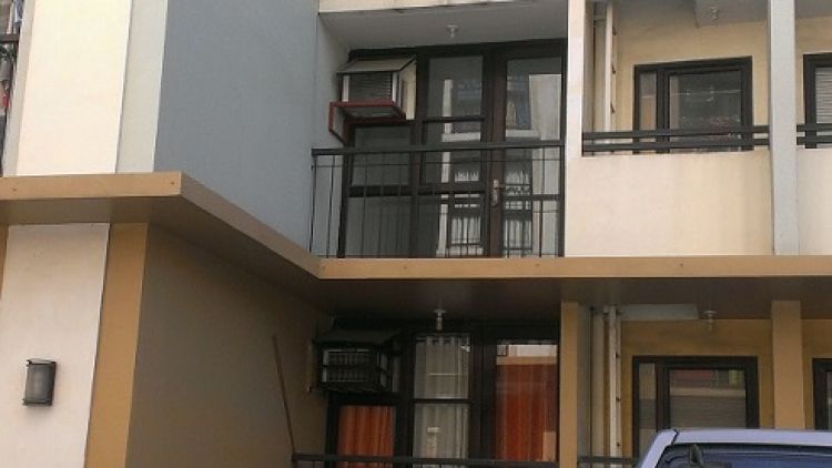 Condo Unit for Sale in Sangandaan, Quezon City by Migrating Owner