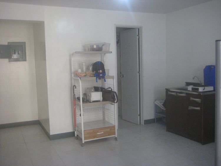 Condo Unit for Sale in Sangandaan, Quezon City by Migrating Owner