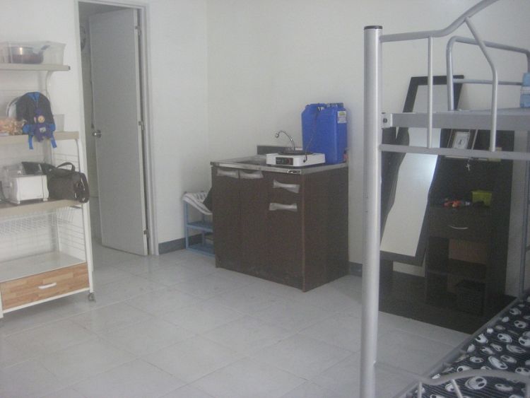 Condo Unit for Sale in Sangandaan, Quezon City by Migrating Owner