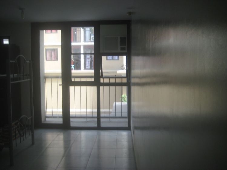 Condo Unit for Sale in Sangandaan, Quezon City by Migrating Owner