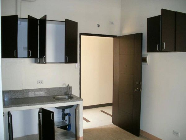 1-Bedroom Unit condo with Patio ready for occupancy in Buendia near LRT, MOA, World Trade Center, Pasay City
