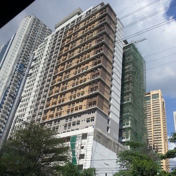 36sqm 2BR Woodlandpark Condo Mandaluyong