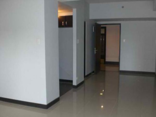 Townhouse Type Condo in Quezon City Manhattan Garden Villas 5% Downpayment Lipat Agad!