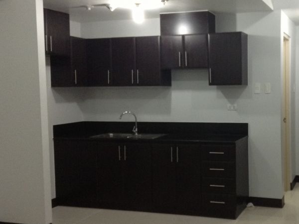 Townhouse Type Condo in Quezon City Manhattan Garden Villas 5% Downpayment Lipat Agad!
