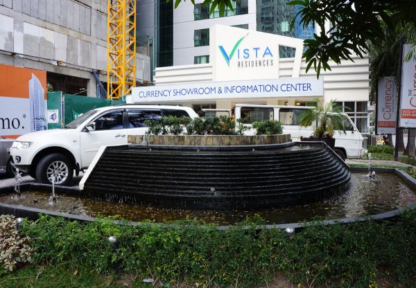 Perfectly located Condo unit with a view