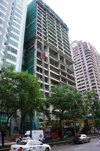 Perfectly located Condo unit with a view