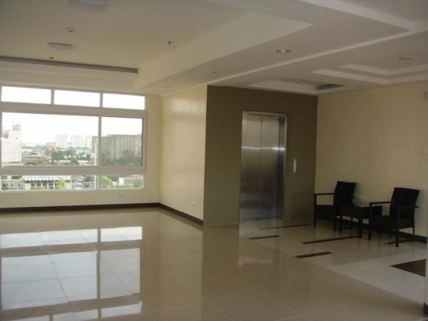 Studio type Condo at the Penthouse Ready for Occupancy near LRT