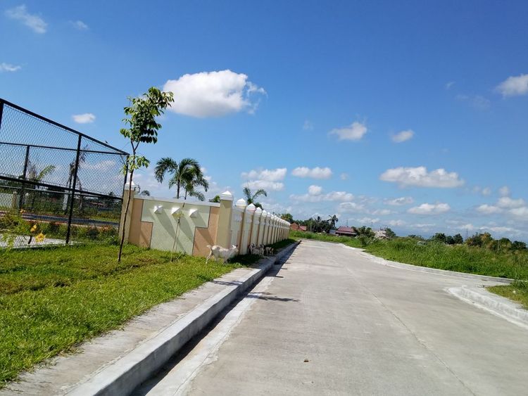 EL PUEBLO VERDE GERONA TARLAC