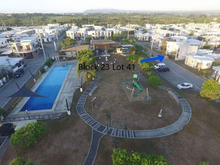 For sale semi commercial house and lot