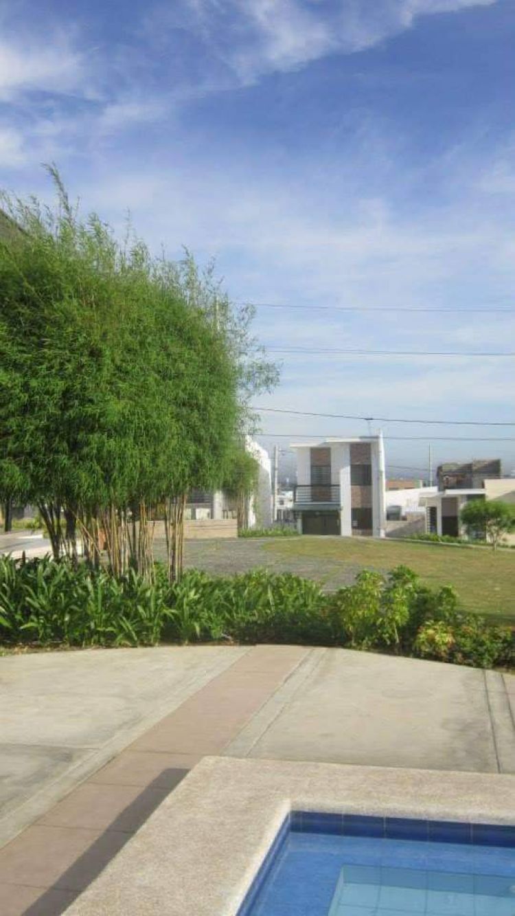 For sale semi commercial house and lot