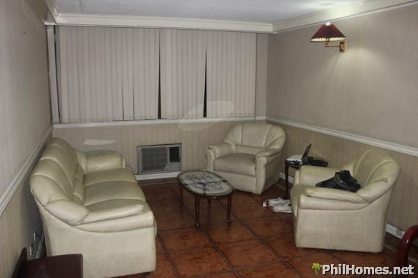 FULLY FURNSHIED TIMOG CONDO