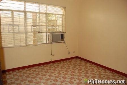 House and lot 5BR big garage and big Lot Area