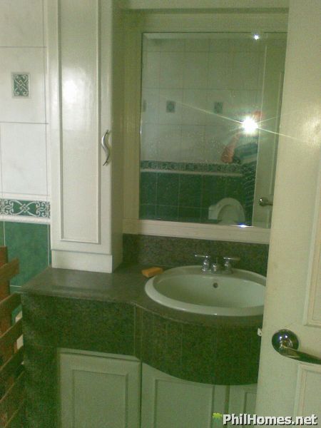 House and lot 5BR Two-storey Pilar Village