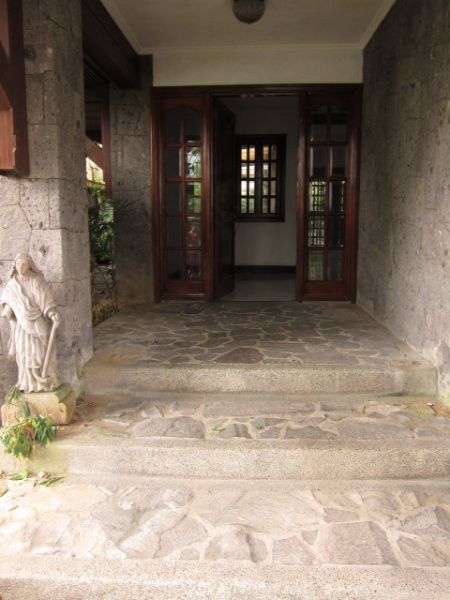 Ayala Heights Old House For Sale